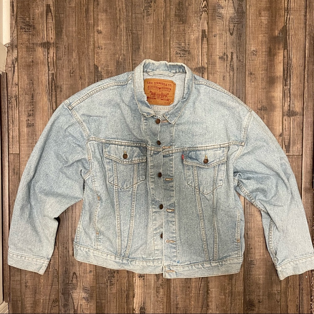 Vintage Levi’s denim jacket.